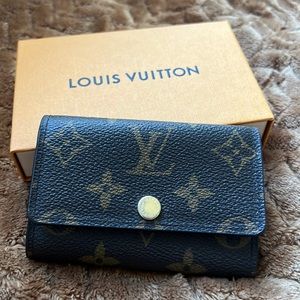 LV key holder